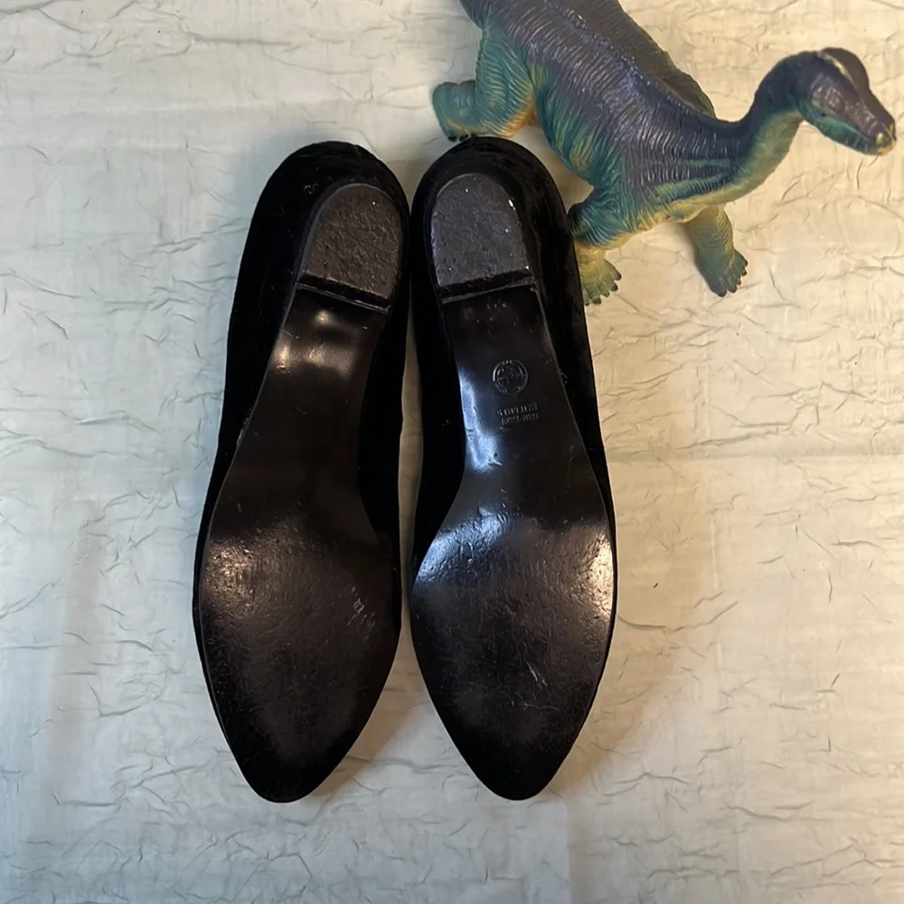 Naturalizer Black Velvet Bowed Almond Toe Vintage Wedges | 7.5 M
